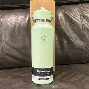 Hydro Flask 40oz Wide Mouth in Aloe NEW IN BOX